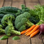 vegetais detox frescos (couve, brócolis, cenoura, beterraba)